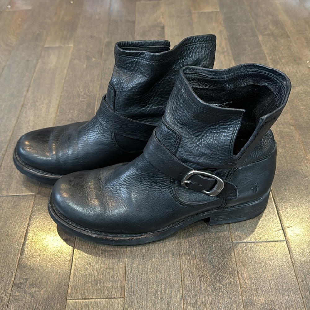 FRYE women’s bootie, size 6 - Picture 2 of 16